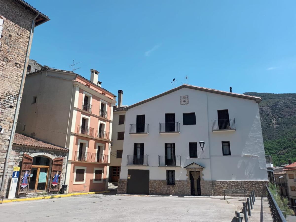 Un Tros De Sal. Casa Rural A Gerri De La Sal.别墅 外观 照片